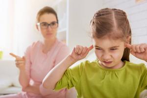 Neuróza: Jak lze zabránit a nesprávné výchovy dítěte není zmrzačený